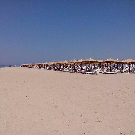 Apartment 60M From Sea! Nea Kallikrateia Exterior foto